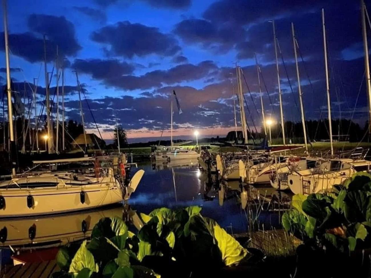 Marina Gorklo - Zurawi Kat Hotell Exteriör bild